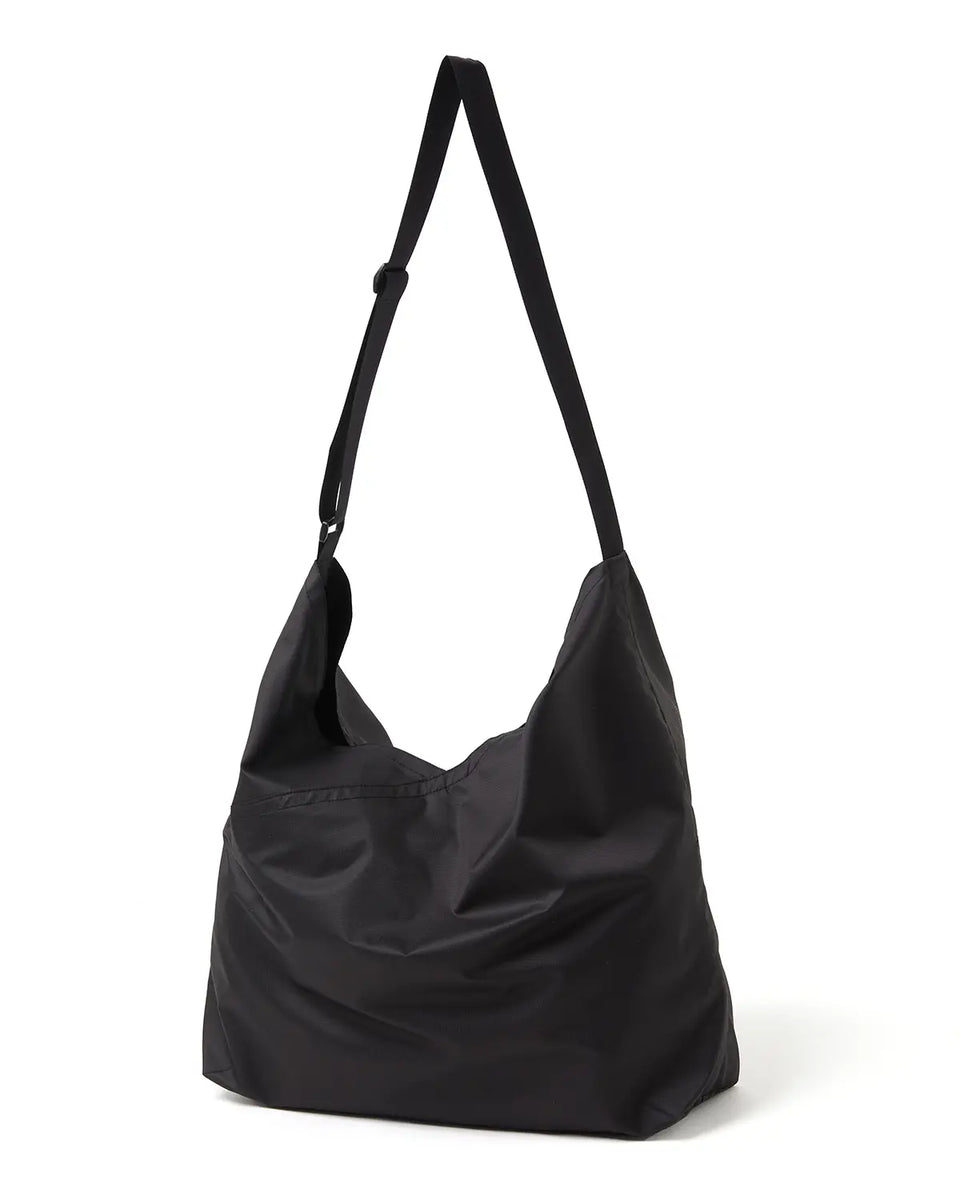 hobo】PACKABLE AZUMA SHOULDER BAG M - POLY RIPSTOP - / Black – TOKIS