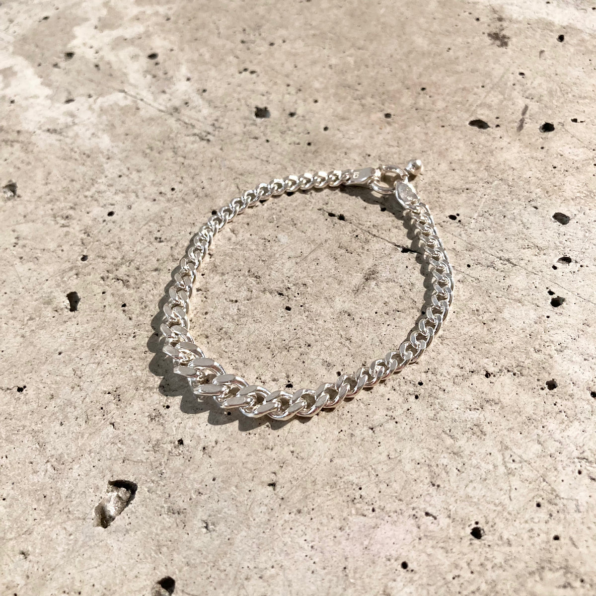END CUSTOM JEWELLERS】THE GRADIENT BRACELET - SLENDER END CUSTOM JEWELLERS】THE GRADIENT BRACELET - SLENDER