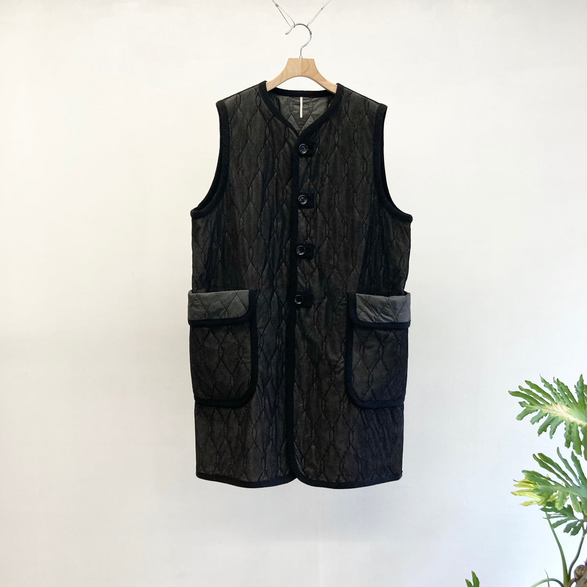 m's braque】SILK-LOFT QUILTING CAR LONG VEST / Black Mesh × Grey