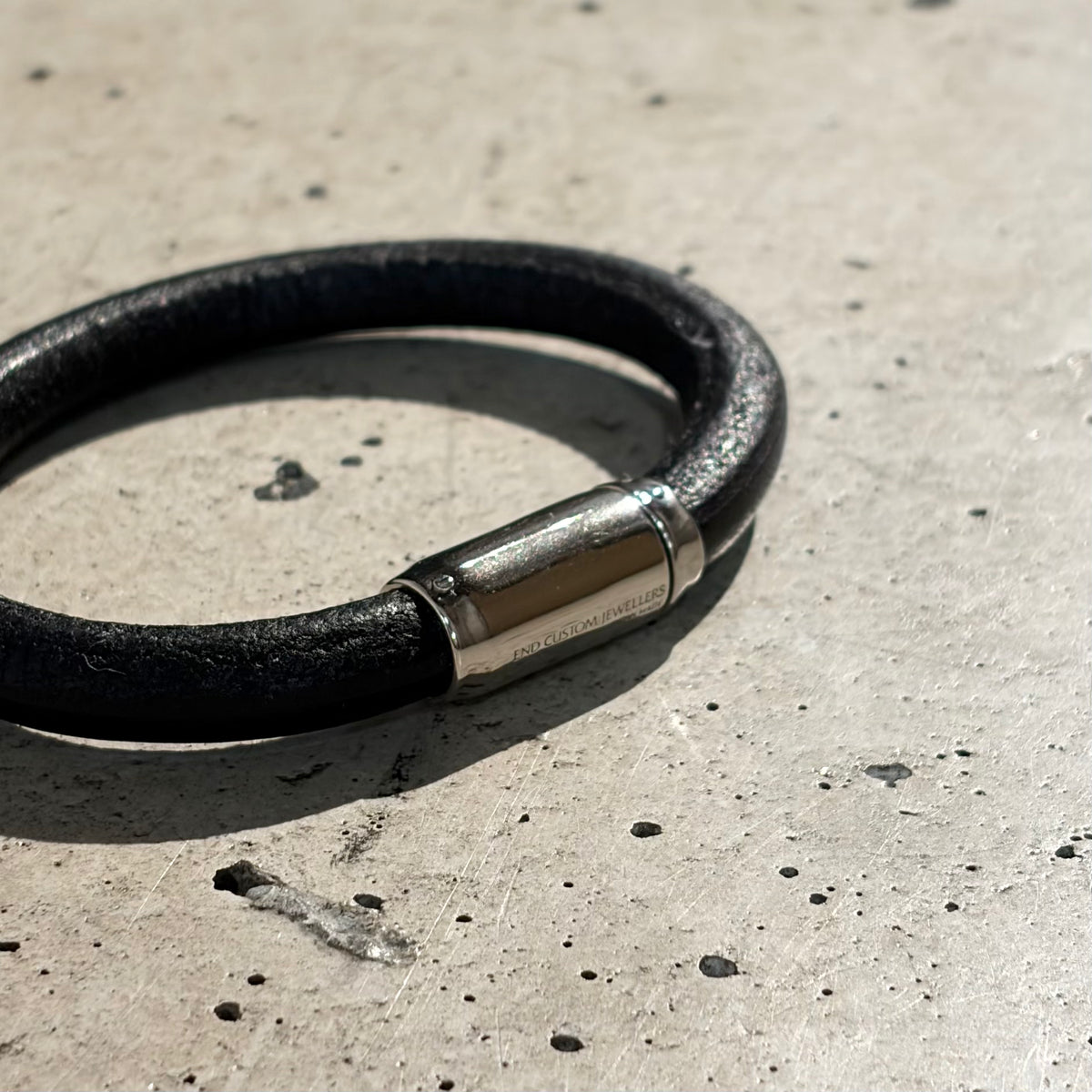 END CUSTOM JEWELLERS】MAGNETIC LEATHER BRACELET 8 / Silver × Black