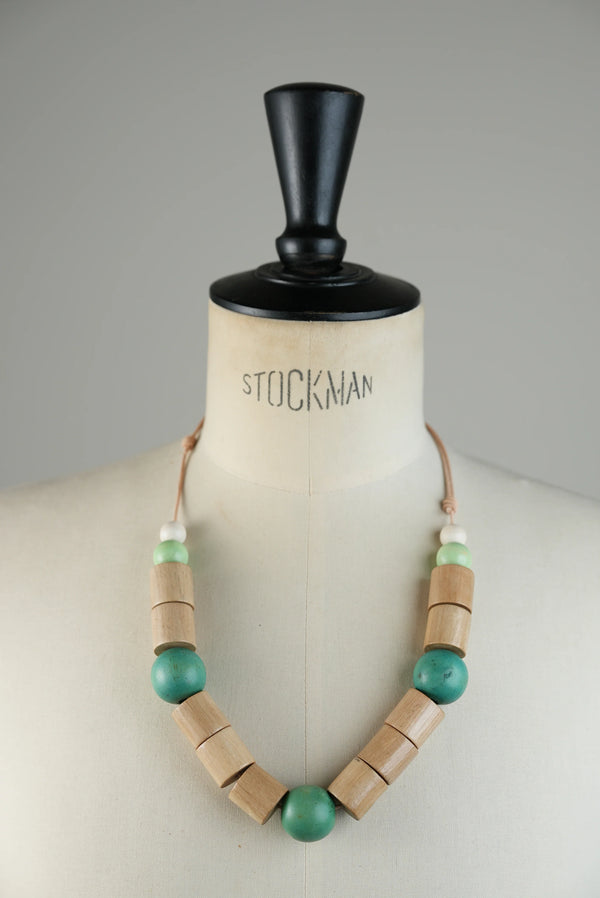 【m's braque】GERMAN WOOD BEADS NECKLACE / Green × Natural