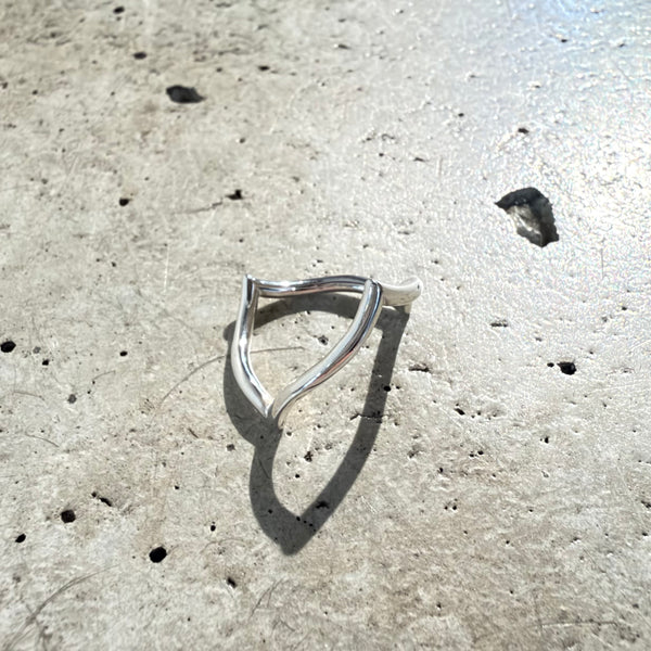 【END CUSTOM JEWELLERS】SILENT FANG RING / Silver