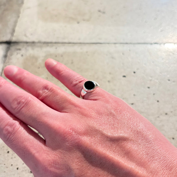 【END CUSTOM JEWELLERS】GENTA RING FOR PINKY - OVAL ONYX - / Silver