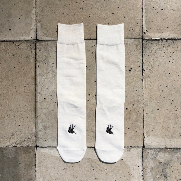 【 RhodolirioN 】SWALLOW STITCH GLITTER SOCKS / White