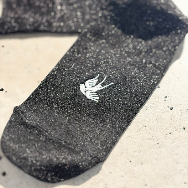 【 RhodolirioN 】SWALLOW STITCH GLITTER SOCKS / Black