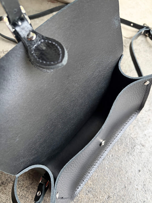 【 CAMBRIDGE SATCHEL 】THE MINI - ONE BUCKLE - / Black (Grain)