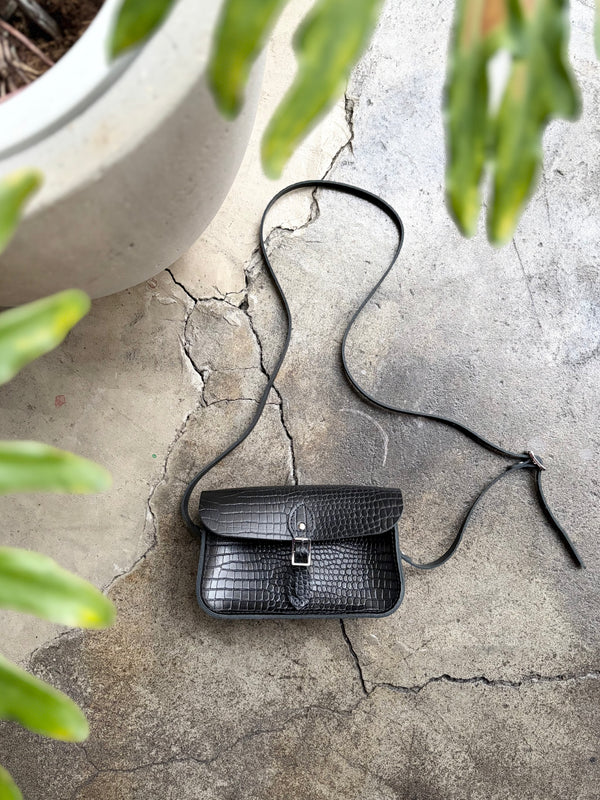 【 CAMBRIDGE SATCHEL 】THE MINI - ONE BUCKLE - / Black (Croc-Embossed)