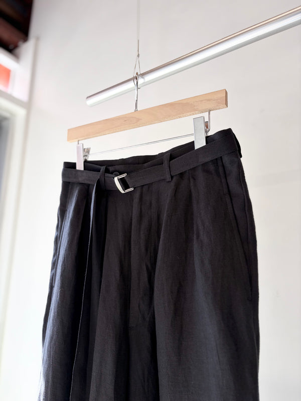 【 m's braque 】BELTED TUCKED BAGGY PANTS / Black
