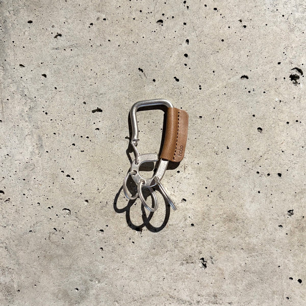 【hobo】CARABINER KEY RING S - with HORSE LEATHER - / Taupe