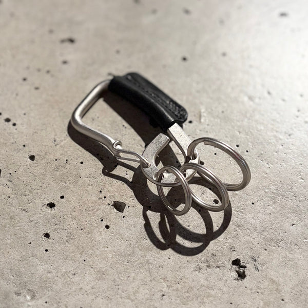 【hobo】CARABINER KEY RING S - with HORSE LEATHER - / Black