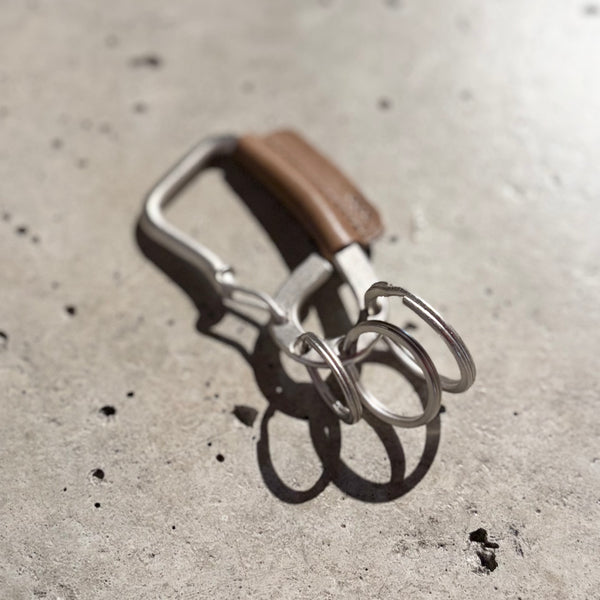【hobo】CARABINER KEY RING S - with HORSE LEATHER - / Taupe