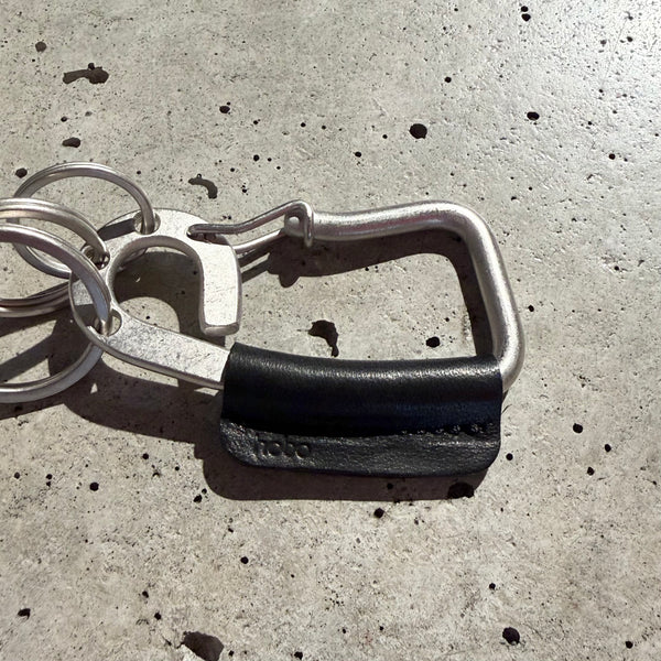 【hobo】CARABINER KEY RING S - with HORSE LEATHER - / Black