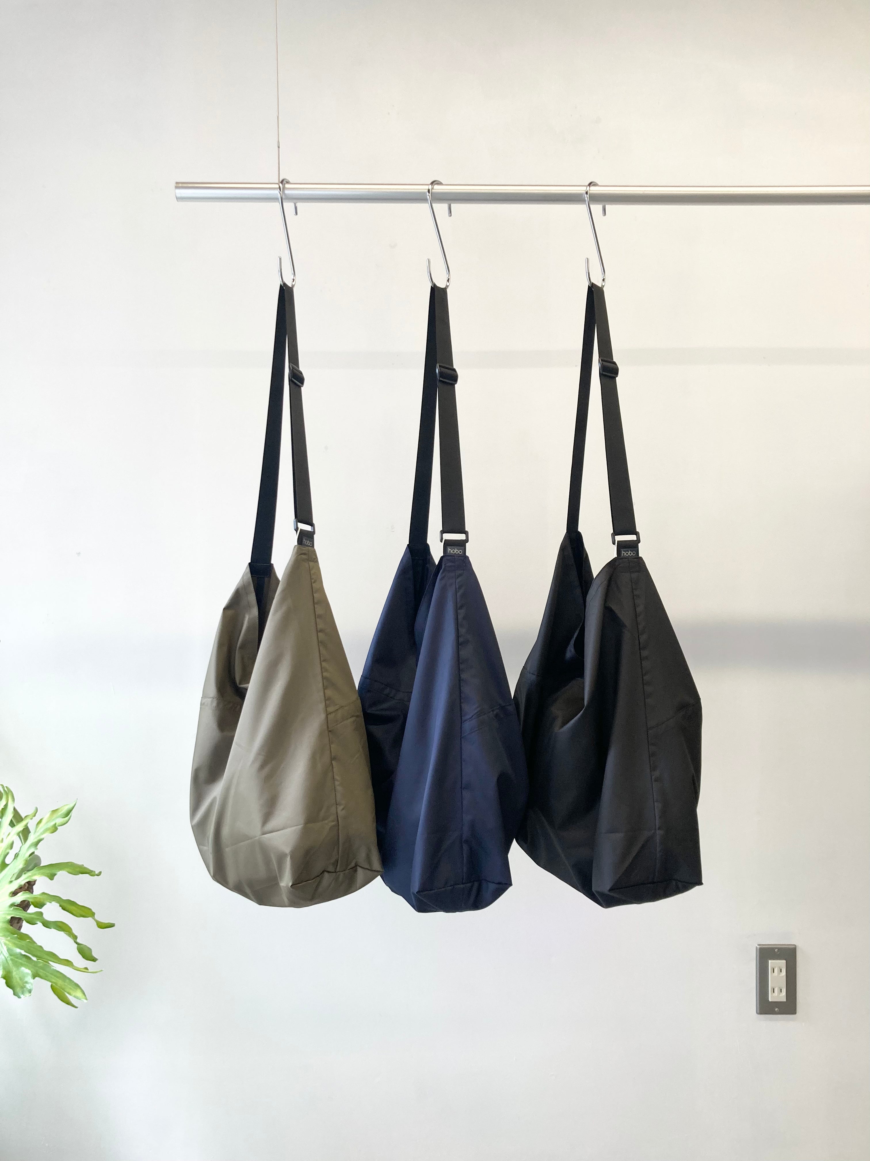 hobo】PACKABLE AZUMA SHOULDER BAG M - POLY RIPSTOP - / Black hobo】PACKABLE AZUMA SHOULDER BAG M - POLY RIPSTOP - / Black