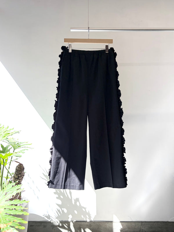 【 RhodolirioN 】FRILL SIDE FLARE PANT - TWILL - / Black