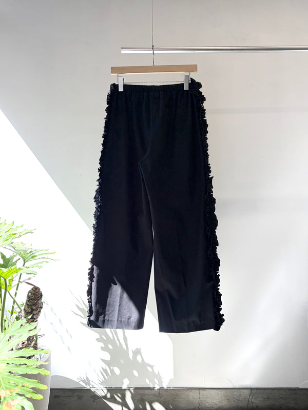 【 RhodolirioN 】FRILL SIDE FLARE PANT - TWILL - / Black