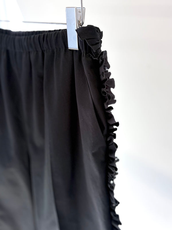 【 RhodolirioN 】FRILL SIDE FLARE PANT - TWILL - / Black