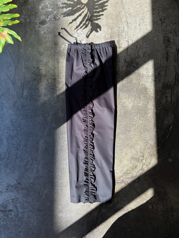 【 RhodolirioN 】FRILL SIDE FLARE PANT - TWILL - / Black