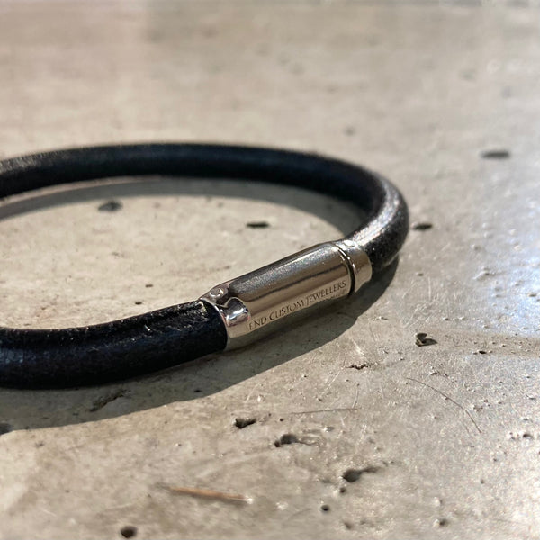 【END CUSTOM JEWELLERS】MAGNETIC LEATHER BRACELET 5 / Silver × Black Leather