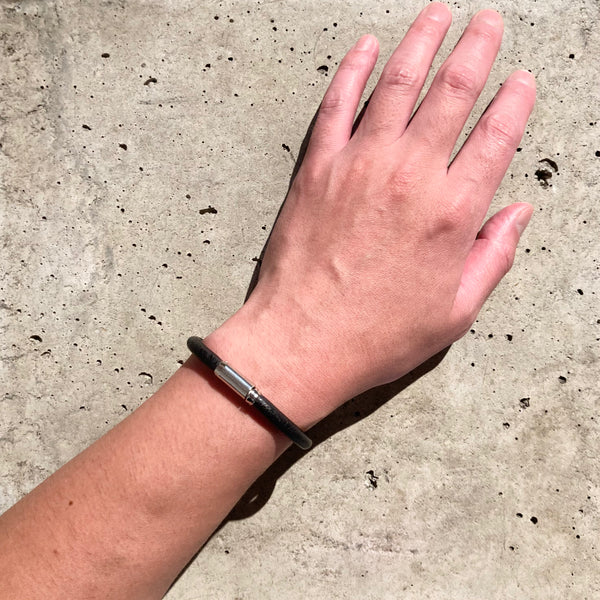 【END CUSTOM JEWELLERS】MAGNETIC LEATHER BRACELET 5 / Silver × Black Leather