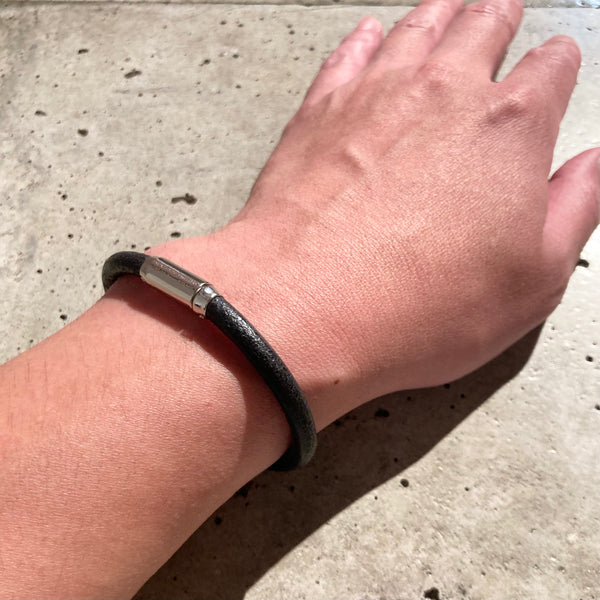 【END CUSTOM JEWELLERS】MAGNETIC LEATHER BRACELET 5 / Silver × Black Leather
