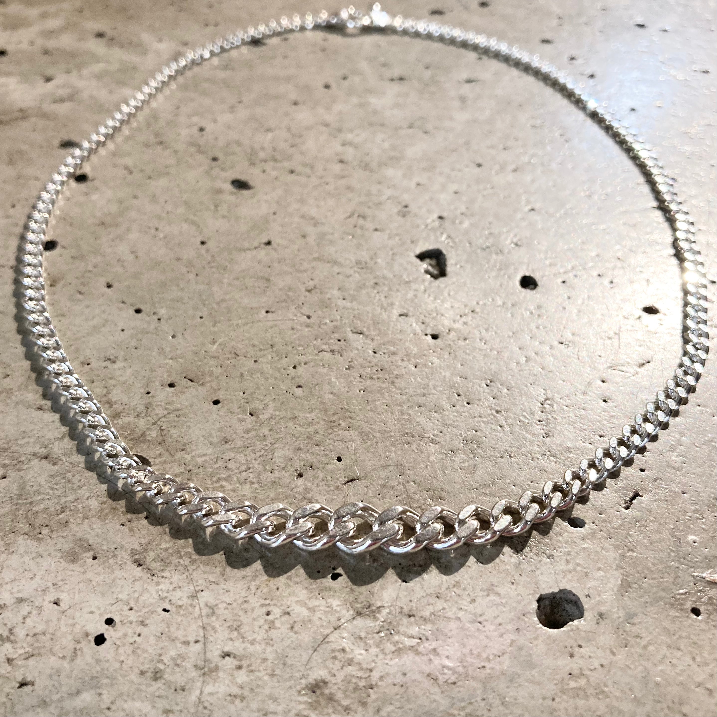 END CUSTOM JEWELLERS】THE GRADIENT NECKLACE - SLENDER CURVECUT END CUSTOM JEWELLERS】THE GRADIENT NECKLACE - SLENDER CURVECUT