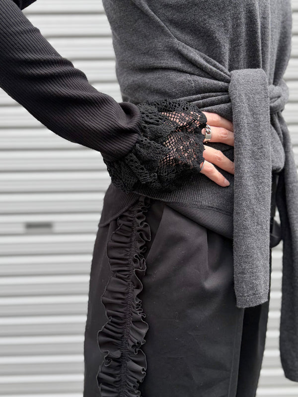 【 RhodolirioN 】RIBBED LACE CUFF PULLOVER TEE / Black