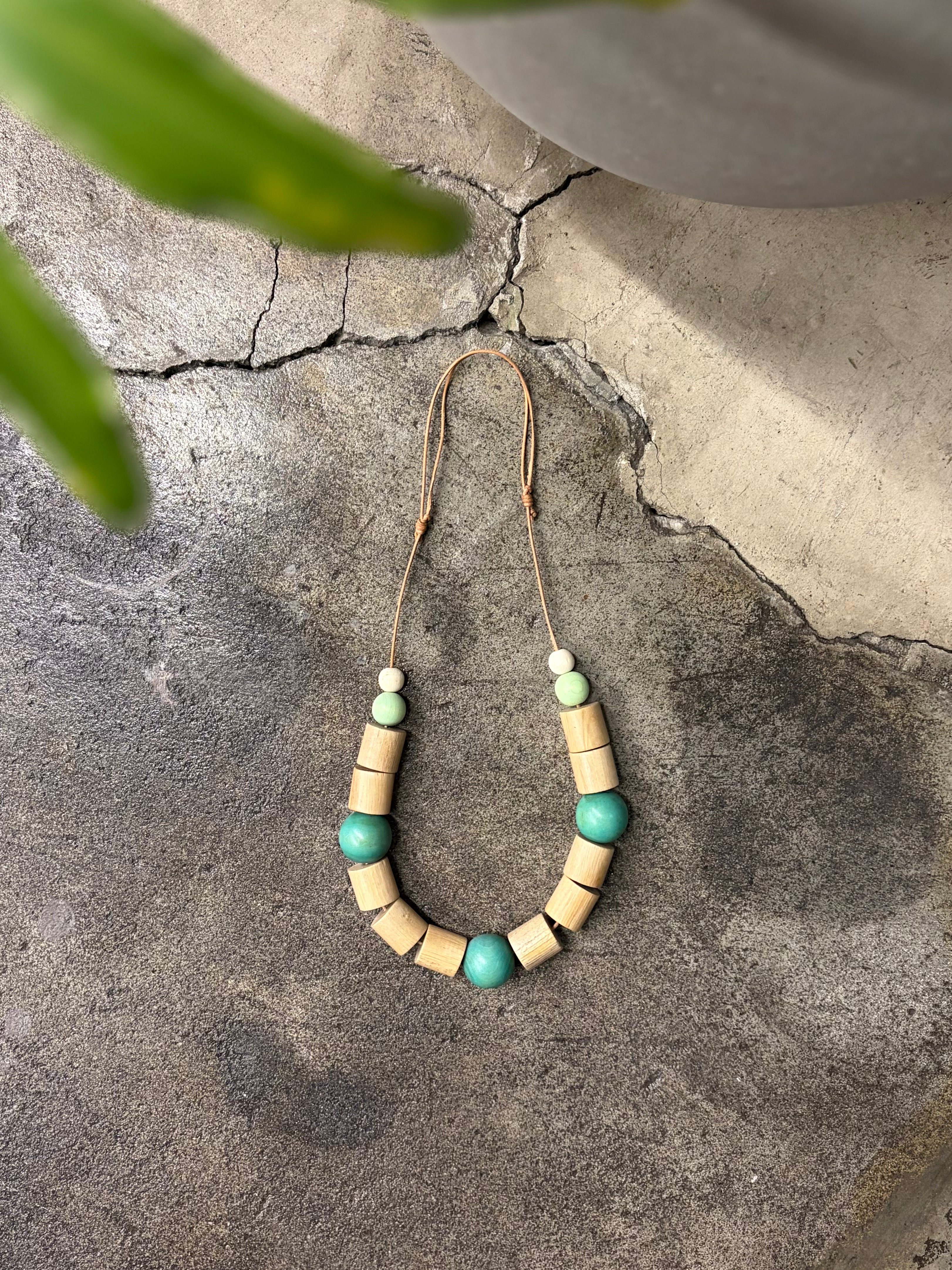 m's braque】GERMAN WOOD BEADS NECKLACE / Green × Natural – TOKIS