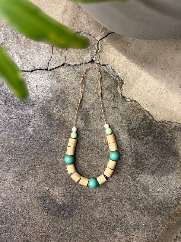 【m's braque】GERMAN WOOD BEADS NECKLACE / Green × Natural