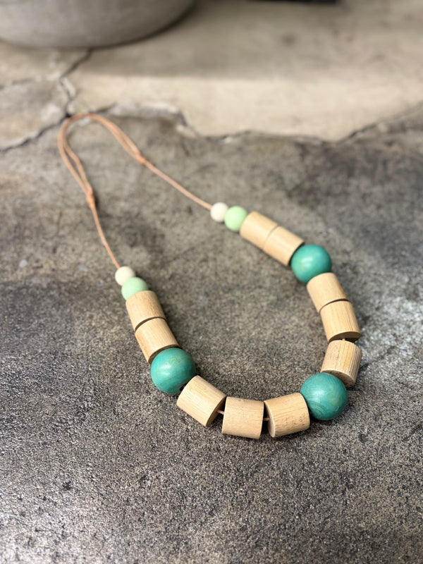 【m's braque】GERMAN WOOD BEADS NECKLACE / Green × Natural