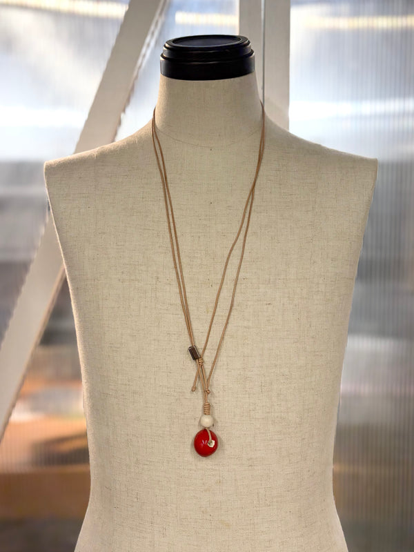 【m's braque】LEATHER CORD CERAMIC & WOODS NECKLACE / Red