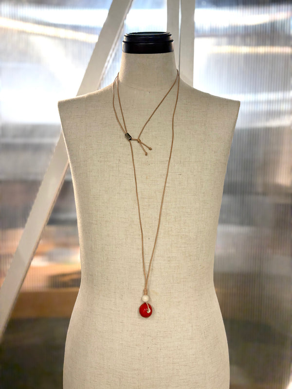 【m's braque】LEATHER CORD CERAMIC & WOODS NECKLACE / Red