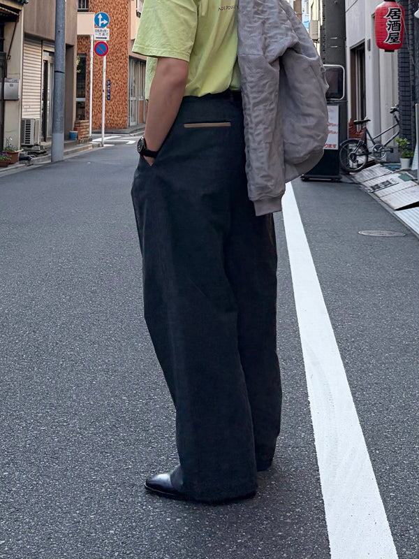 【frank leder / フランクリーダー】WASHED MOLESKIN 1TUCK WIDE TROUSERS  / Charcoal Grey