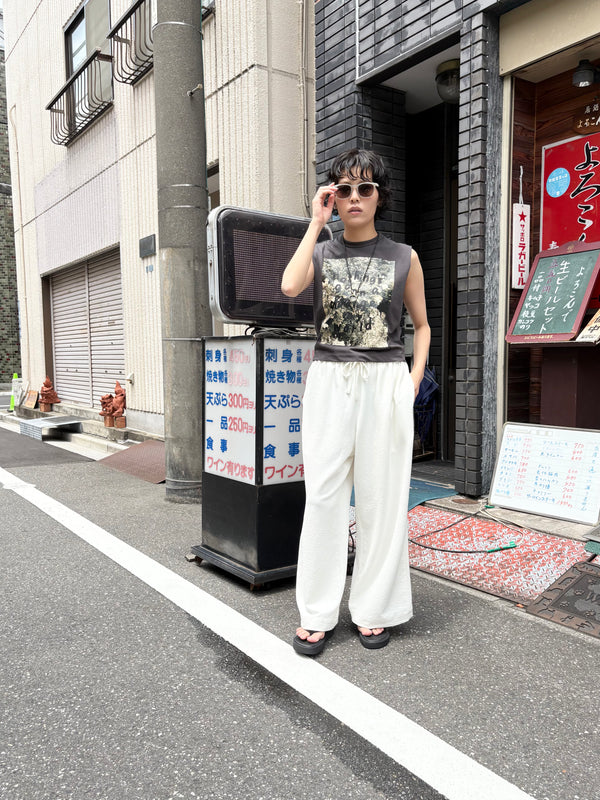 【 RIVER 】NO-SLEEVE PRINT TEE / Charcoal