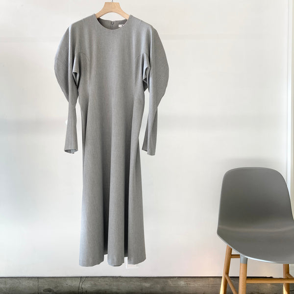 【RURI W. / ルリ】CURVE SLEEVE DRESS / Light Grey