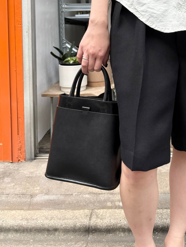 【COURTNEY ORLA / コートニーオーラ】CURVE POCKET TOTE s / Black × Black