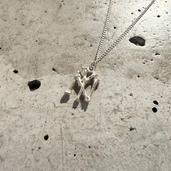 【END CUSTOM JEWELLERS】BONE SHAPED " NY " NACKLACE / Silver