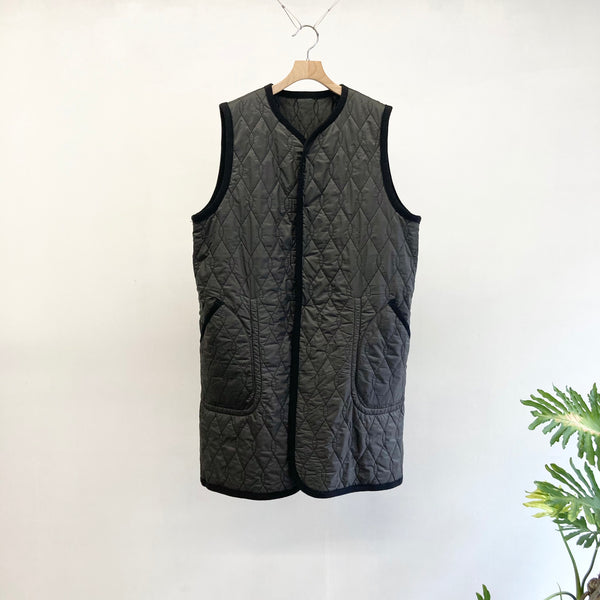 【m's braque】SILK-LOFT QUILTING CAR LONG VEST / Black Mesh × Grey Trim