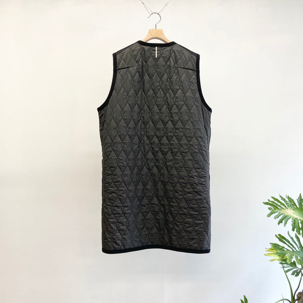 【m's braque】SILK-LOFT QUILTING CAR LONG VEST / Black Mesh × Grey Trim