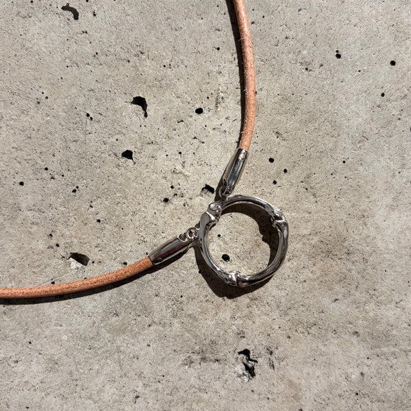 【END CUSTOM JEWELLERS】BONE SHAPED EYEGLASSES HOLDER NECKLACE  / Silver × Beige