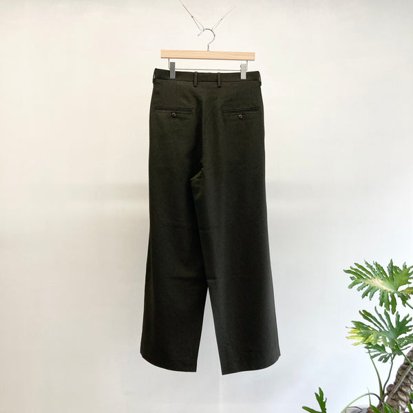 【m's braque】TUCKED BAGGY PANTS / Khaki Amundsen