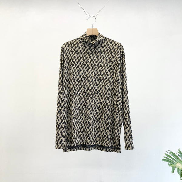 【m's braque】HIGH-NECKED LONGSLEEVE PULLOVER / Black × White Geometric Pattern