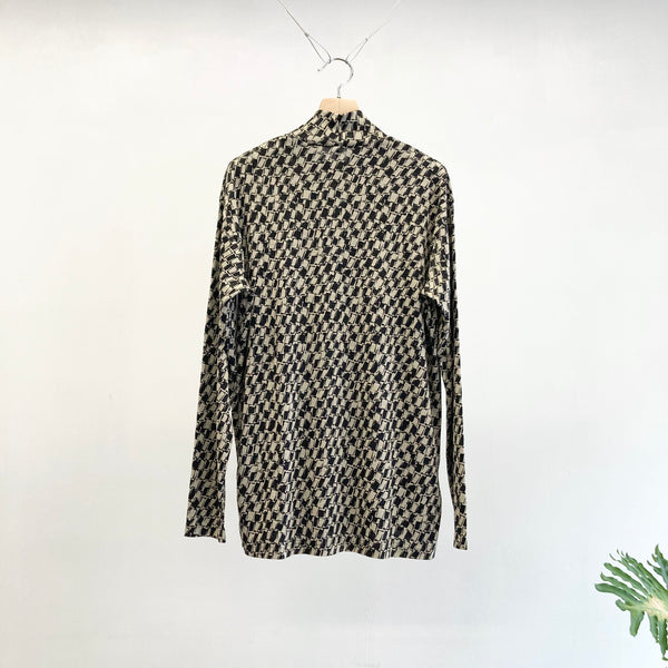 【m's braque】HIGH-NECKED LONGSLEEVE PULLOVER / Black × White Geometric Pattern