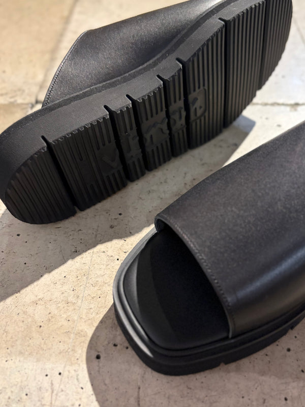 【foot the coacher / フットザコーチャー】VAMP SANDALS / Black