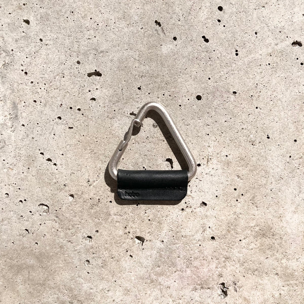 【hobo】TRIANGLE KEY RING - with HORSE LETHER - / Black