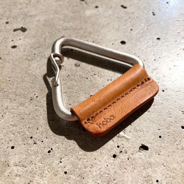 【hobo】TRIANGLE KEY RING - with HORSE LETHER - / Camel