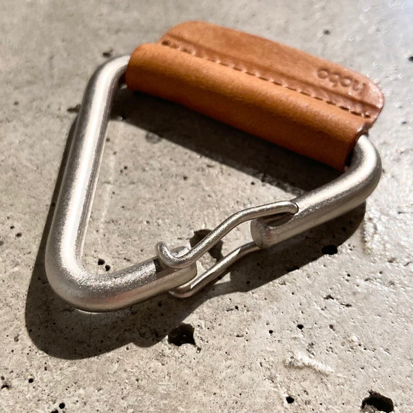【hobo】TRIANGLE KEY RING - with HORSE LETHER - / Camel