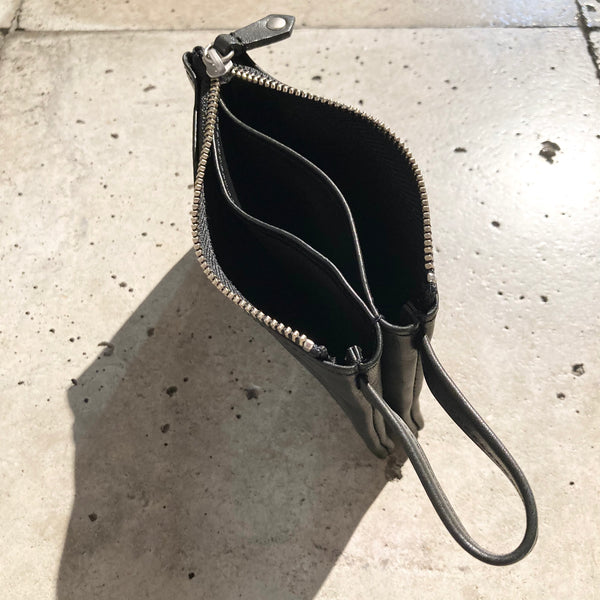 【hobo】PARTITION ZIP MINI POUCH - HORSE LEATHER - / Black