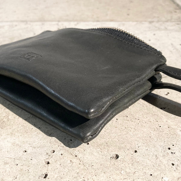 【hobo】PARTITION ZIP MINI POUCH - HORSE LEATHER - / Black
