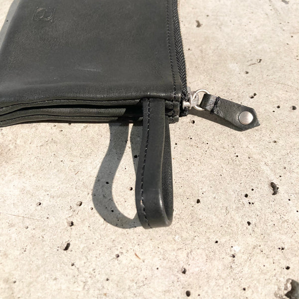 【hobo】PARTITION ZIP MINI POUCH - HORSE LEATHER - / Black