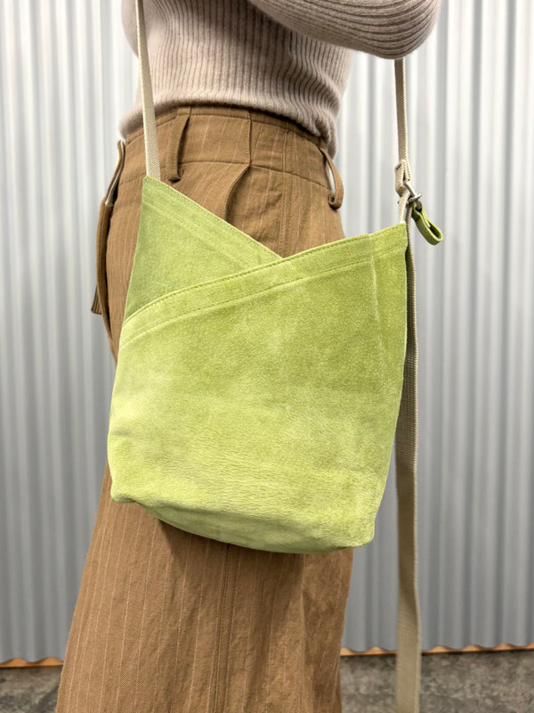 【hobo】AZUMA SHOULDER BAG S -PIG SUEDE- / Green